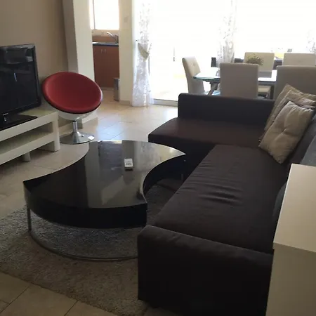 Nadya Larnaca